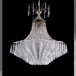 Großer Kronleuchter in silbernem Kristall, verziert mit geschliffenen Kristallelementen in Hufform. 5 große Glühbirnen in einer dekorativen Lampe.