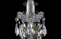 Detailansicht einer Glasschale mit Mandeln aus hochwertigem Kristallglas