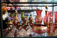 Ein Beispiel des gleichen dekorierten Glases - Rubin und Rosa von der Firma Egermann