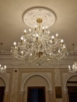 Kronleuchter in der Hotellobby