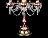 Verzierung des Lampenfußes aus Glas und geformtem Messing – Rubinrotglas und Handbemalung