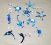 Glasfiguren von Meerestieren