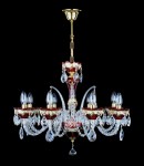 Ein auffälliger roter Kronleuchter eignet sich beispielsweise für ein Wohnzimmer.