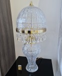 Größenvergleich einer meisterhaft gefertigten Kunstlampe mit einer Streichholzschachtel. Höhe:     72 cm / 28,35“