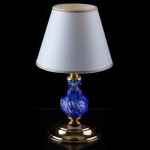 Saphirblaue Lampe mit Lampenschirm