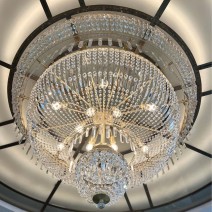 Renovierung des großen zentralen Art-Deco-Kristall Kronleuchter und anderer Korb Kristalllampen für das Hotel Alcron Prag