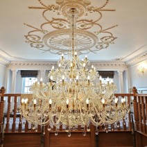 Große Strass-Kronleuchter mit Glasarmen für Eingangsbereiche