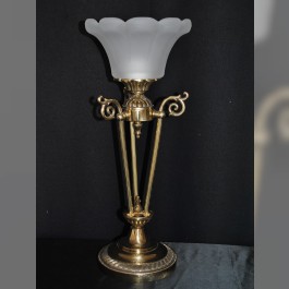 1 Glühbirne Tischlampe aus gegossenem Messing mit Lampenschirm aus sandgestrahltem Glas