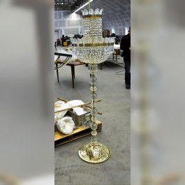 Sehr hohe Kristall-Stehlampe im Maria-Theresia-Stil. Foto aus der Werkstatt für den Kunden
