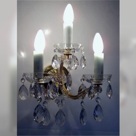 Größere Wandleuchte von Maria Theresia mit drei Glühbirnen