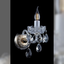 Wandleuchte mit 1 Glühbirne aus geschliffenem Kristallglas "Bohemia Style".