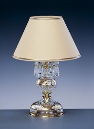 Luxuriöse goldene Kristalllampe aus geschliffenem Kristallglas, handbemalt. Eine Glühbirne mit dem cremefarbenen Lampenschirm.