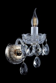 Wandleuchte mit 1 Glühbirne aus geschliffenem Kristallglas "Bohemia Style".