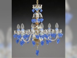 Kleine blaue Kristallleuchte mit blauen Glastrauben.