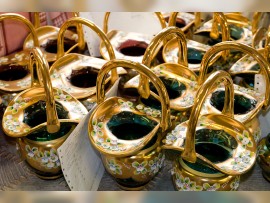 Traditionelles BOHEMIAN-Glas - goldbemalte Glaskörbe