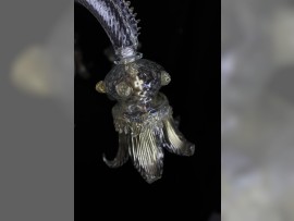 Lampenschirm aus kunstvoll bearbeitetem Glas