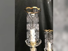 Detail einer geschliffenen Vase - kann mit Gold verziert sein oder nur aus klarem Kristallglas bestehen