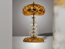 Die orange-bernsteinfarbene Kristalltischlampe