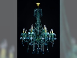 Dekorativer blau-grüner Kristallkronleuchter mit goldenen Messingrohren