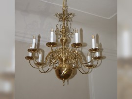 10-armiger niederländischer Kronleuchter - Detail goldenes Licht