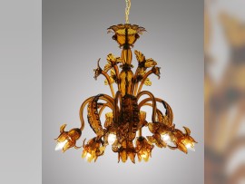 6-flammiger Murano-Kronleuchter aus Topasglas mit Iris-Effekt.