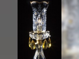 Detail der kleinen Swarovski Amer Kristalle
