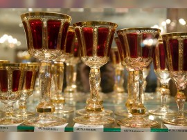 Rubinfarbenes getäfeltes Kunsttrinkglas Egermann