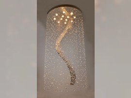Moderner Helix-Kronleuchter mit 18 Glühbirnen - beleuchtet