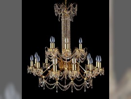 Detailansicht eines Strass-Kronleuchters aus glänzendem Messing mit Metallarmen, Artikelnummer 6160-12+6-S