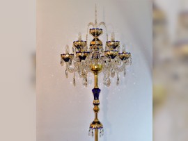 Der obere Teil der Stehleuchte