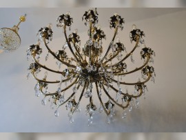 Großer massiver Kronleuchter aus Messingguss mit 24 Glühbirnen