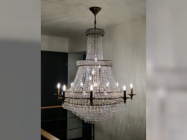 Korb-Kronleuchter mit 8 röhrenförmigen Metallarmen (8 Glühbirnen) am Rand