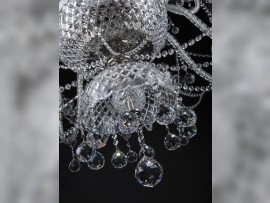Massives Kristallglas mit tiefem Handschliff