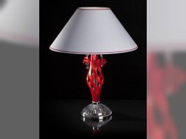Rote Tischlampe mit Glaskorallen