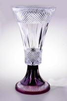 Tischlampe aus geschliffenem lila Kristall