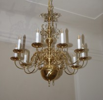 10-armiger niederländischer Kronleuchter - Detail goldenes Licht