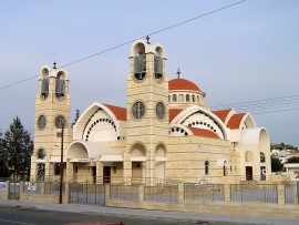 Dorfkirche im Bezirk Nikosia, Tseri, Zypern - am helllichten Tag