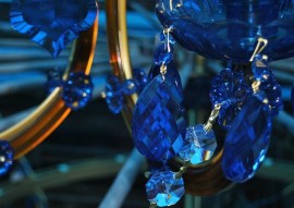 Blaue Mandeln auf dem Maria-Theresien-Kronleuchter