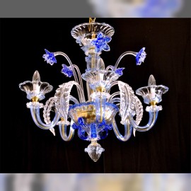 Blaue Murano-Kronleuchter mit Blumen – eine Kombination aus klarem und farbigem Glas