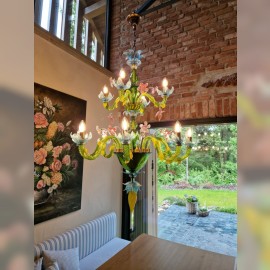 Farbenfrohe MURANO-Kronleuchter im rustikalen Stil