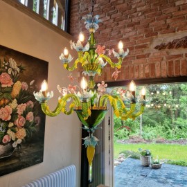 Farbenfrohe MURANO-Kronleuchter im rustikalen Stil
