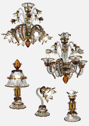Designkollektion von Murano-Kronleuchtern aus klarem Glas mit geschwungenem bernsteinfarbenem Glas